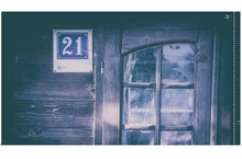 Laden Sie das Bild in den Galerie-Viewer, Escape Christmas Adventskalender: Löse 24 Rätsel und schütze den Weihnachtsmarkt